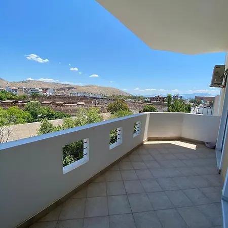 Arethousa Fourth Floor Apartment *